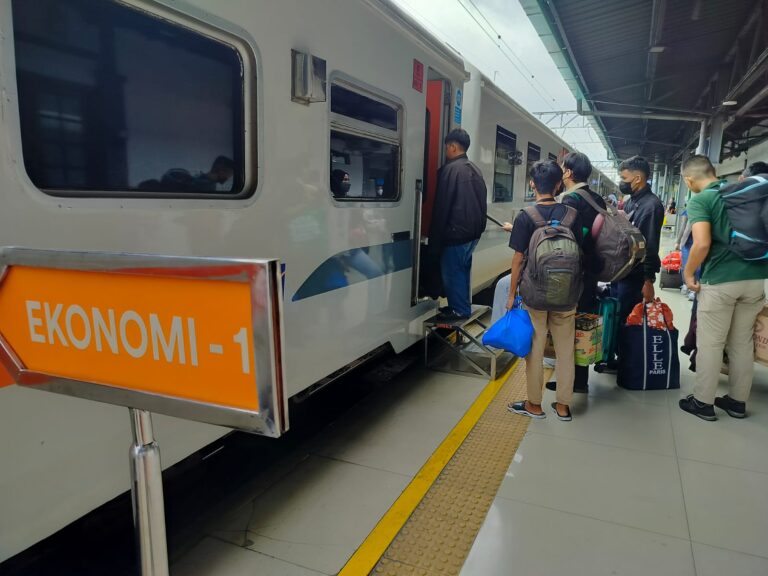 KAI-puncak-mudik-2