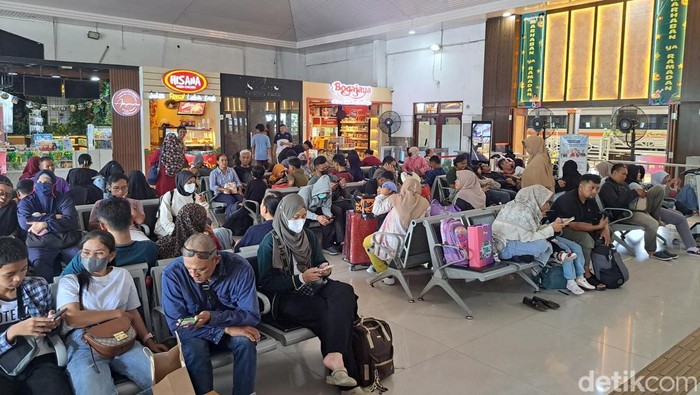 16-Ribu-Orang-Mudik-dari-Stasiun-Gubeng-dan-Pasarturi-Surabaya