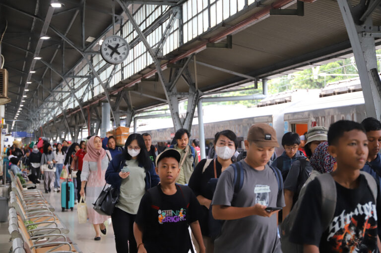 KAI-Hari-Pertama-Lebaran-6