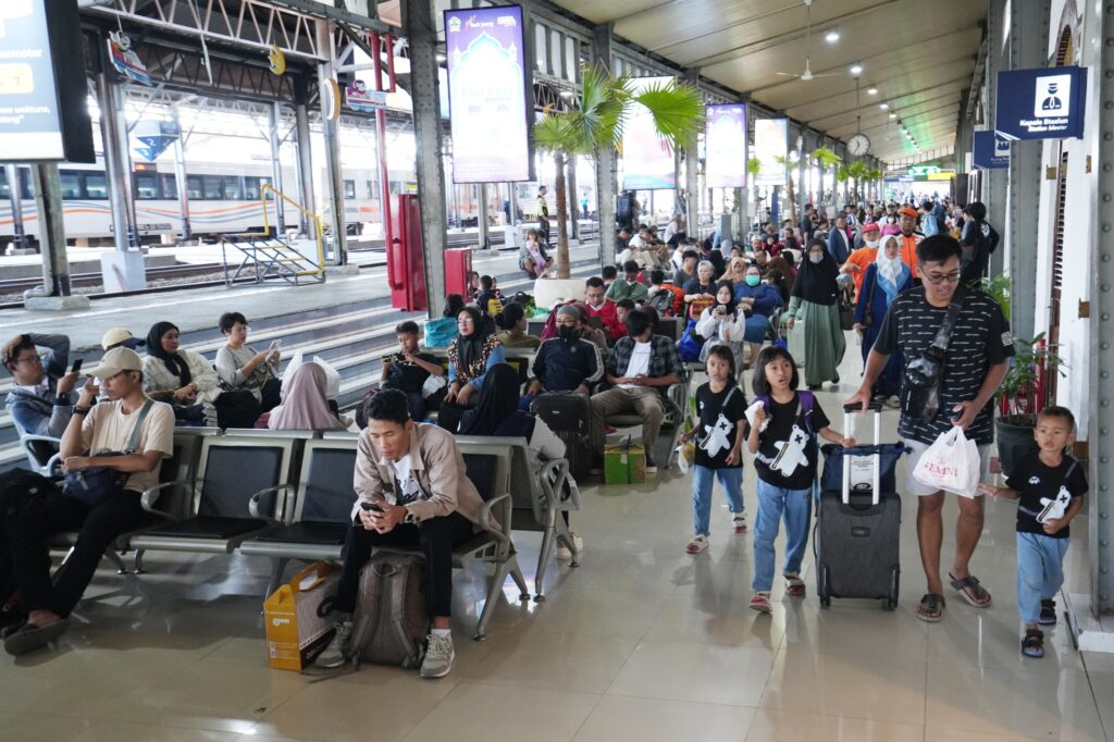 KAI-Semarang-Juga-Sibuk-1