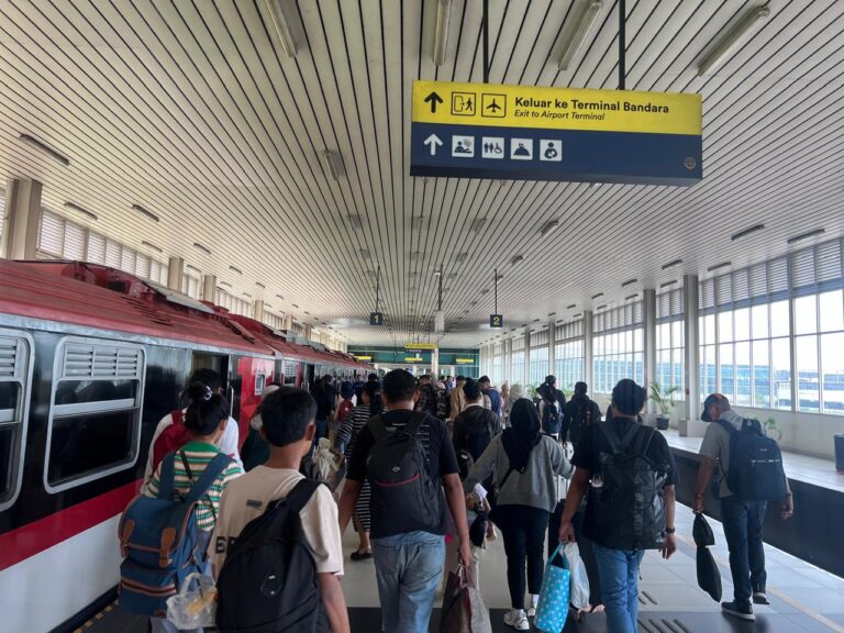 KAI-Group-Kereta-Bandara-1-8